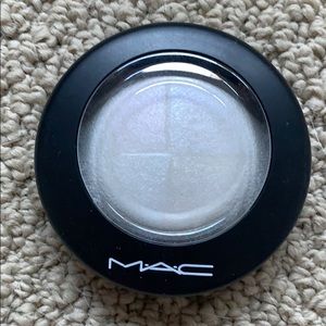 MAC Cosmetics Makeup - Mac in barely dressed MAC Cosmetics Makeup - Mac in barely dressed